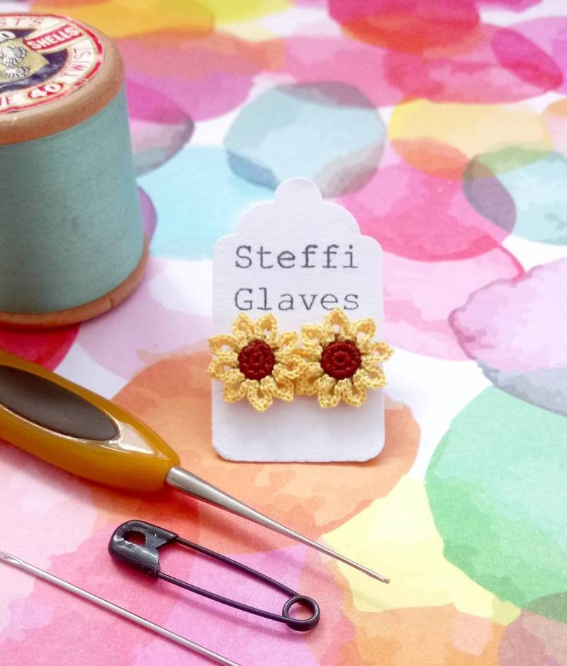 Sonnenblume Ohrstecker, Häkelblume Gelbe Blume Ohrringe, Schmuck, Baumwolle Jahrestag Sonnenblume Ohrstecker, Häkelblume Gelbe Blume Ohrringe, Schmuck, Baumwolle Jahrestag von SteffiGlaves