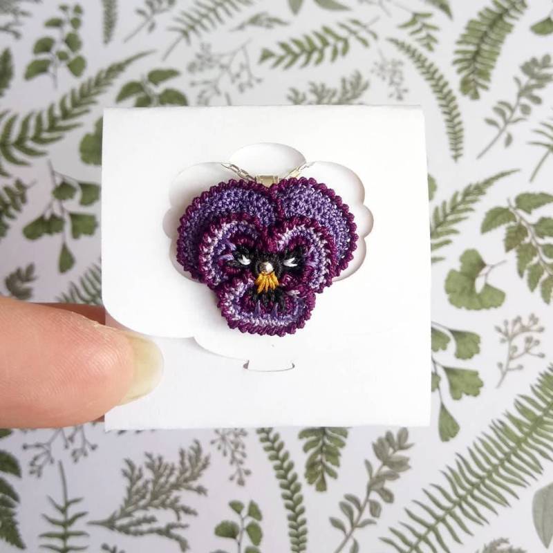 Stiefmütterchen Anhänger, Lila Zu Häkeln, Micro Häkelschmuck, Sterling Silber Baumwolle Brautjungfer, Hochzeit, Jubiläum, Auf Bestellung Stiefmütterchen Anhänger, Lila Zu Häkeln, Micro Häkelschmuck, Sterling Silber Baumwolle Brautjungfer, Hochzeit, Jubiläum, Auf Bestellung von SteffiGlaves