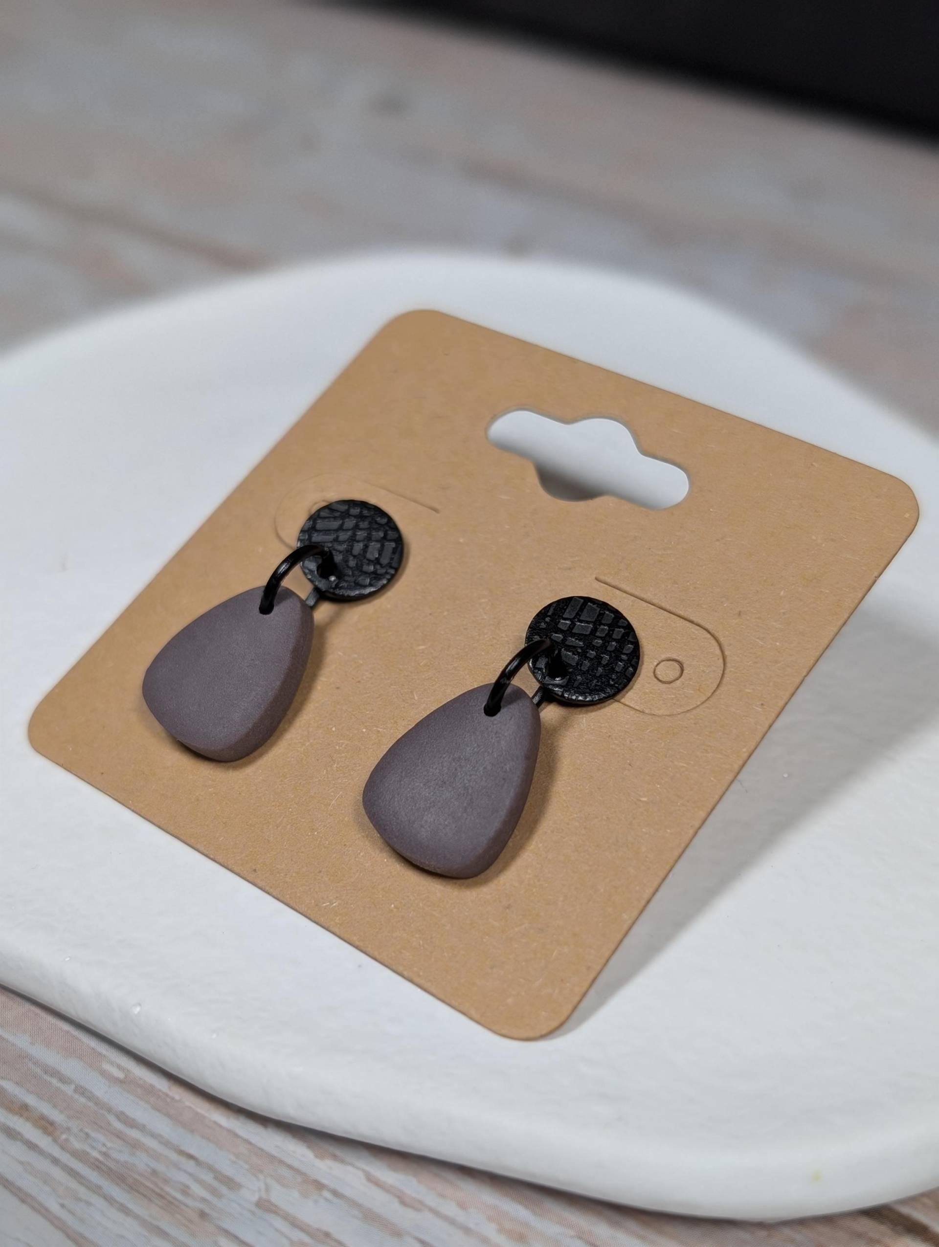 Aschgraue Statement Ohrringe Aus Polymer Clay Handgemacht Deutschland - Herbstliebe Schmuck Für Besondere Anlässe Oder Den Alltag Aschgraue Statement Ohrringe Aus Polymer Clay Handgemacht Deutschland - Herbstliebe Schmuck Für Besondere Anlässe Oder Den Alltag von SteffsPolymertique