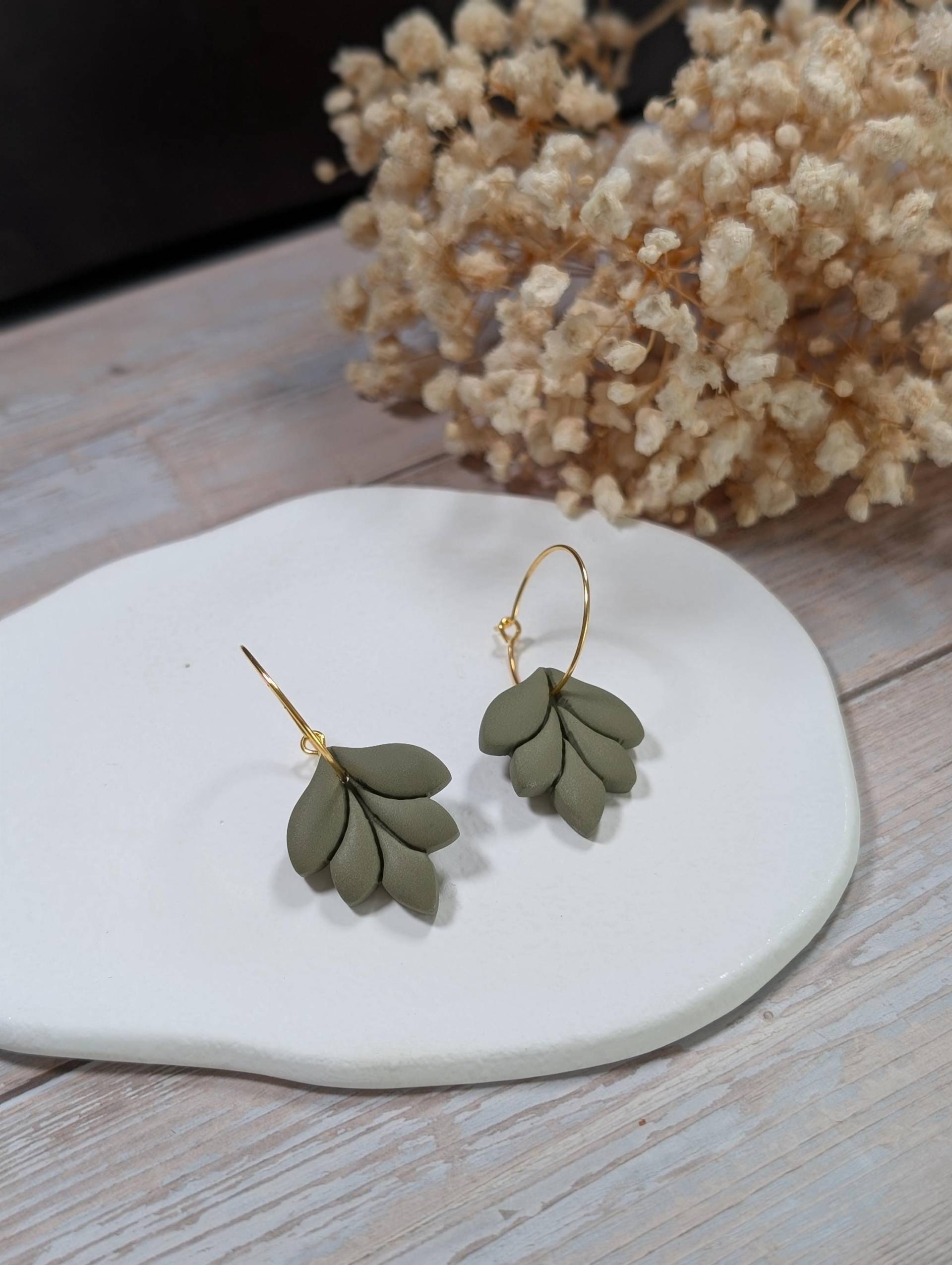 Blattdesign Statement Ohrringe Aus Polymer Clay | Fimo Handgefertigt Für Den Herbst Und Besondere Anlässe Lieblingsstücke Blattdesign Statement Ohrringe Aus Polymer Clay | Fimo Handgefertigt Für Den Herbst Und Besondere Anlässe Lieblingsstücke von SteffsPolymertique