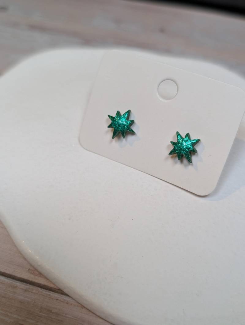 Grün Glitzer Ohrstecker Aus Polymer Clay Fimo Handgefertigt in Deutschland | Funkelnde Sterne Für Weihnachten, Nikolaus Oder Geschenkideen von SteffsPolymertique