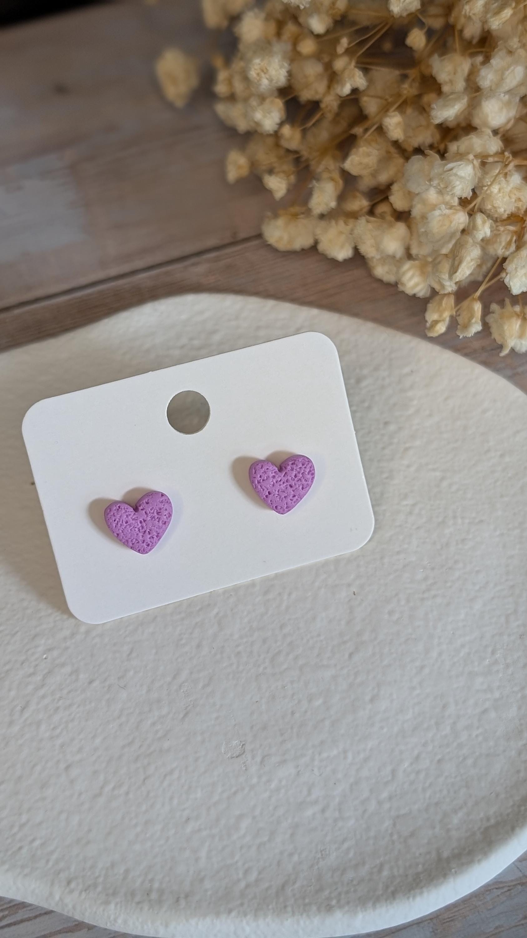 Mini Ohrringe Im Herzdesign Perfekt Zur Einschulung Handarbeit Aus Deutschland in Lila Polymerton Ein Einzelstück Für Besondere Anlässe Mini Ohrringe Im Herzdesign Perfekt Zur Einschulung Handarbeit Aus Deutschland in Lila Polymerton Ein Einzelstück Für Besondere Anlässe von SteffsPolymertique