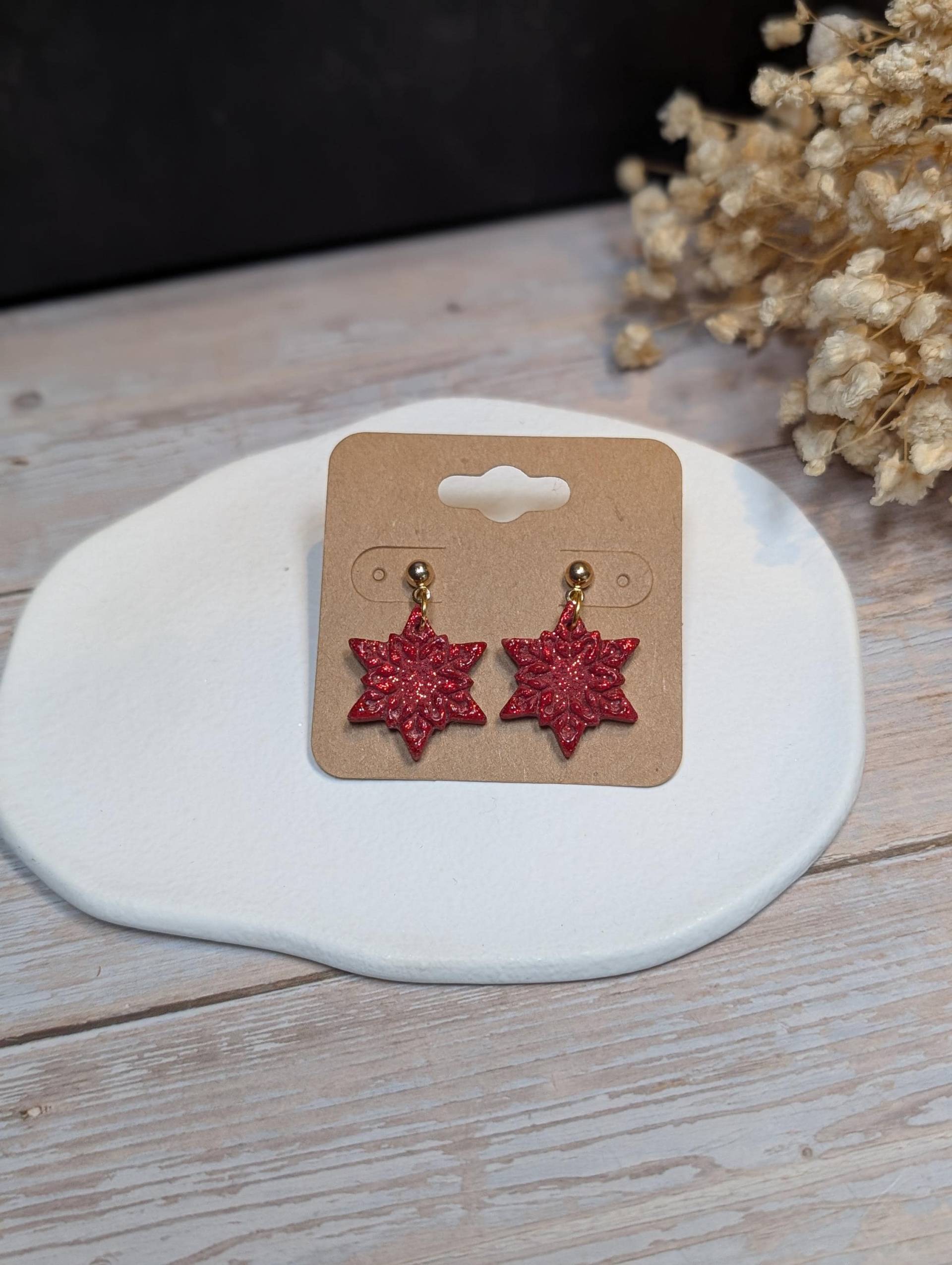 Weihnachtsstern Ohrringe Aus Polymer Clay Fimo Handgefertigt in Deutschland | Glitzer Rot Als Wichtelgeschenk Für Weihnachten Funkelnde Weihnachtsstern Ohrringe Aus Polymer Clay Fimo Handgefertigt in Deutschland | Glitzer Rot Als Wichtelgeschenk Für Weihnachten Funkelnde von SteffsPolymertique