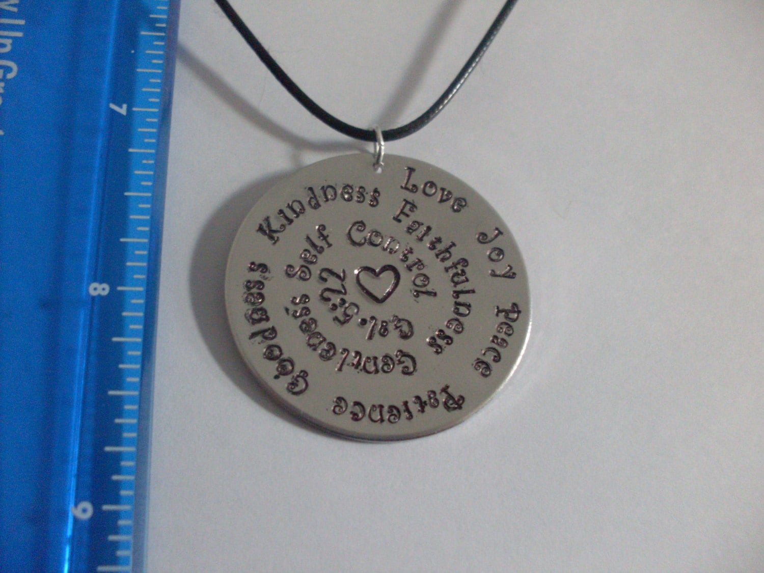 Früchte Des Geistes | Galater 5, 22 Bibel Halskette Silber Aluminium Hand Gestempelt Liebe, Freude, Frieden, Geduld, Freundlichkeit, Güte, Glaube von StefisLilJewelryShop