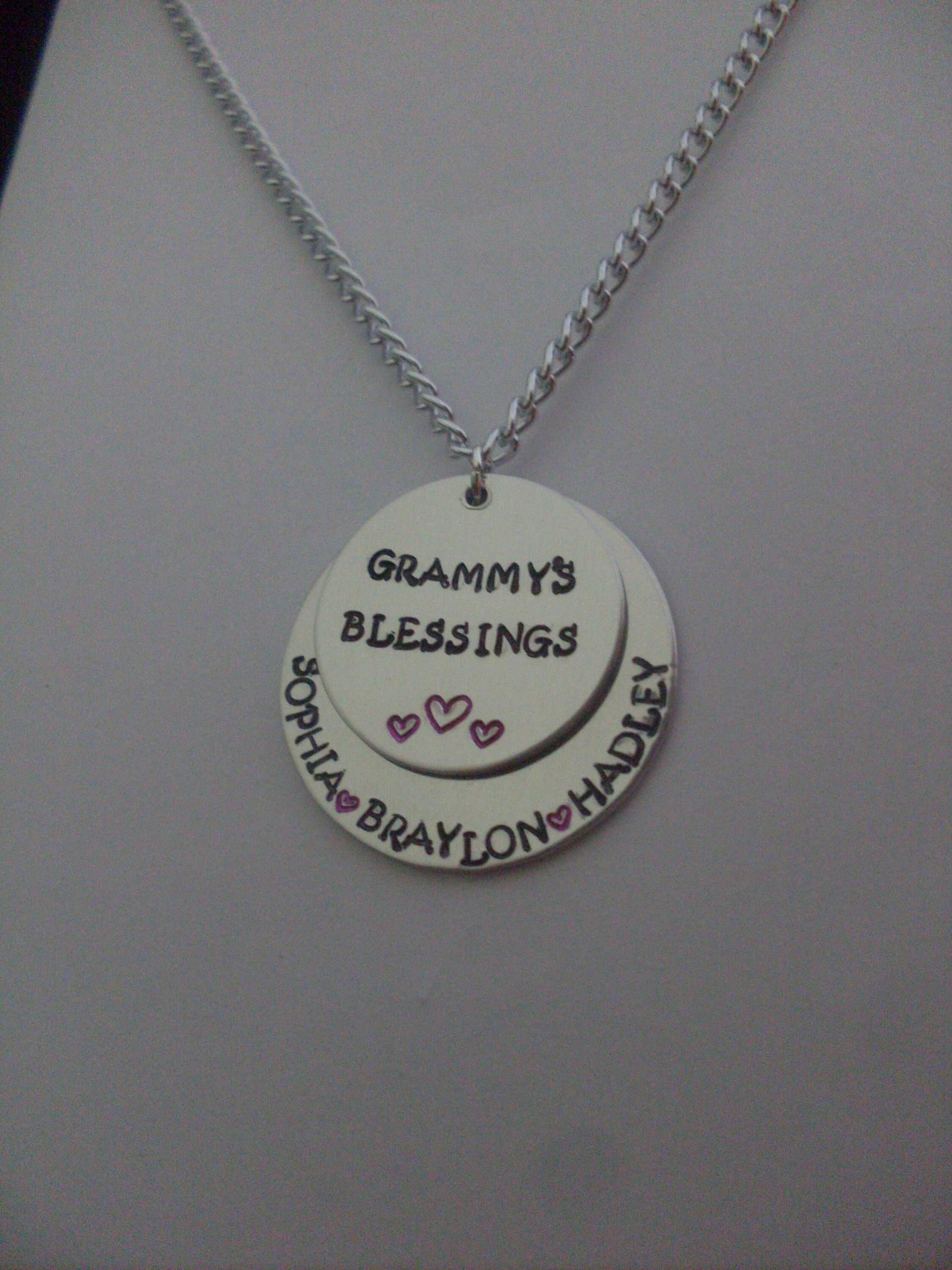 Grammy Es Segen Custom Gestapelt Halskette & Enkeln Namen Silberfarbenen Aluminium Jeder Beliebige Name Grammies, Mutter, Mamas, Omas, Tantchens von StefisLilJewelryShop