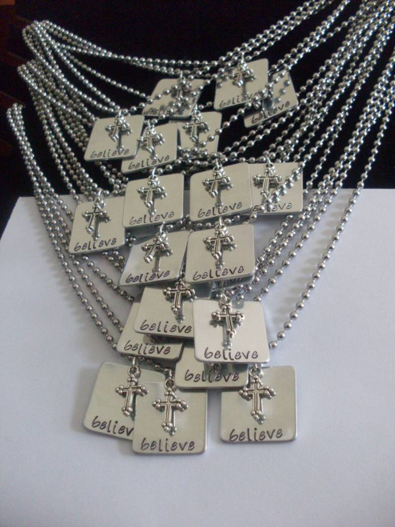 Handgefertigte Custom Hand Gestempelt 3/4" Aluminum Konkav Square Mit"Glauben Viele Optionen" Kreuz, Schmetterling, Flat, Konkav, Farbe Oder Einen von StefisLilJewelryShop