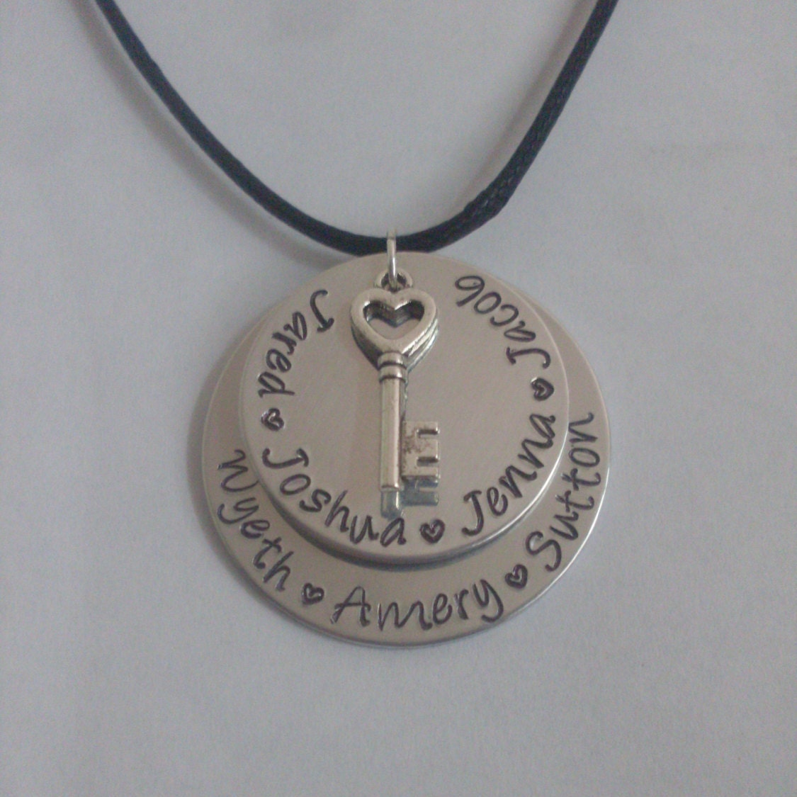 Herz Schlüssel Familie Oma Mama Mutter Personalisiert Aluminium Halskette Mit Namen von StefisLilJewelryShop