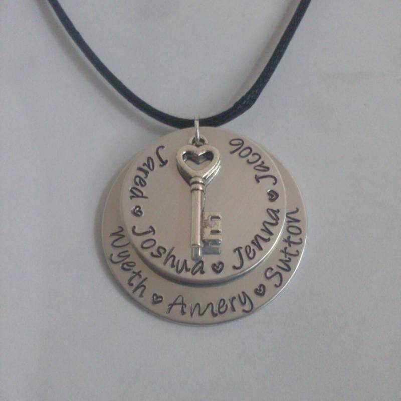 Herz Schlüssel Familie Oma Mama Mutter Personalisiert Aluminium Halskette Mit Namen von StefisLilJewelryShop