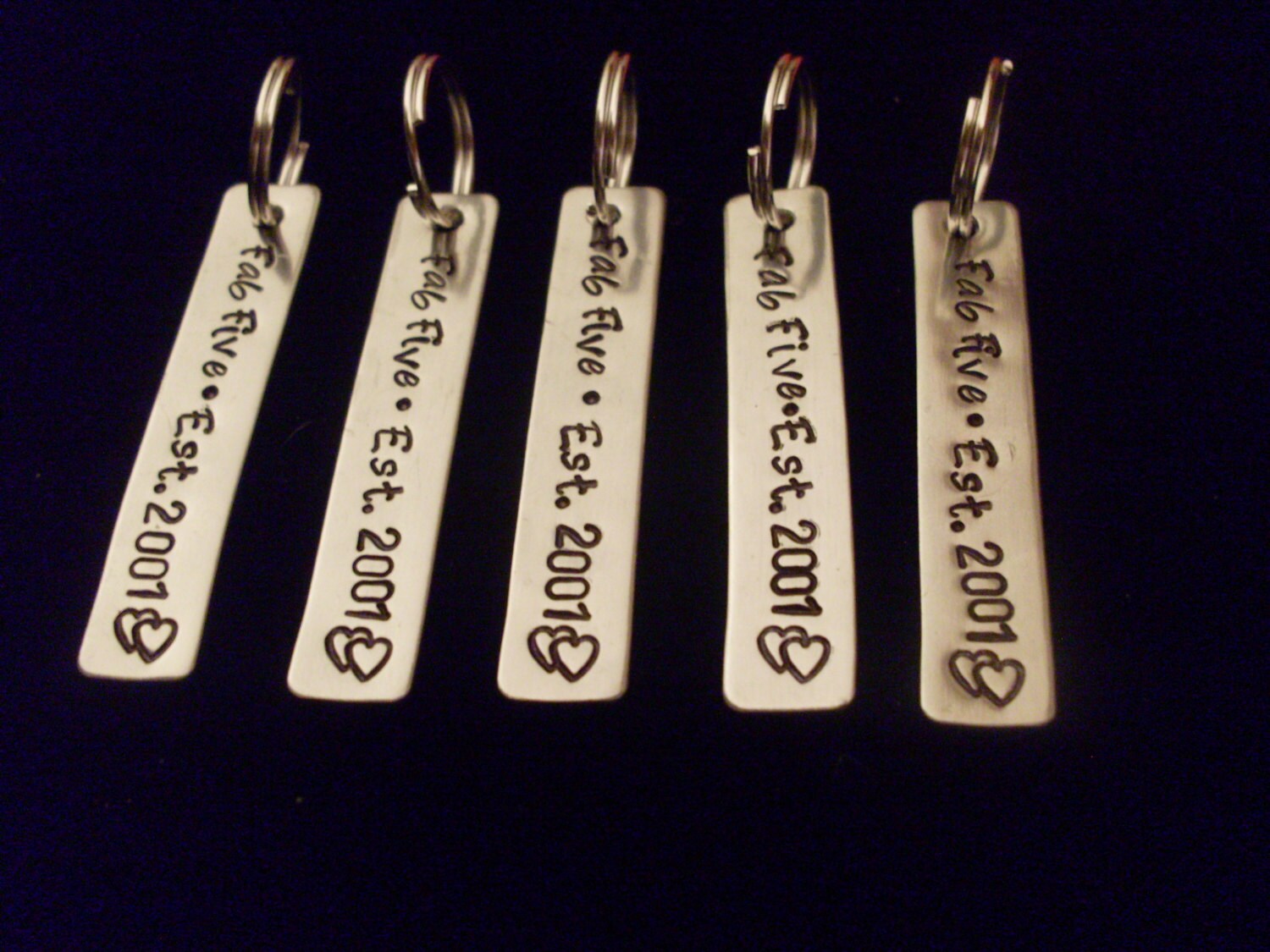 Individuell Handgefertigte Hand Gestempelt Aluminium 2" Langen Tag Schlüsselanhänger Vollständig Anpassbar Freunde, Brautjungfern, Team, Familie von StefisLilJewelryShop