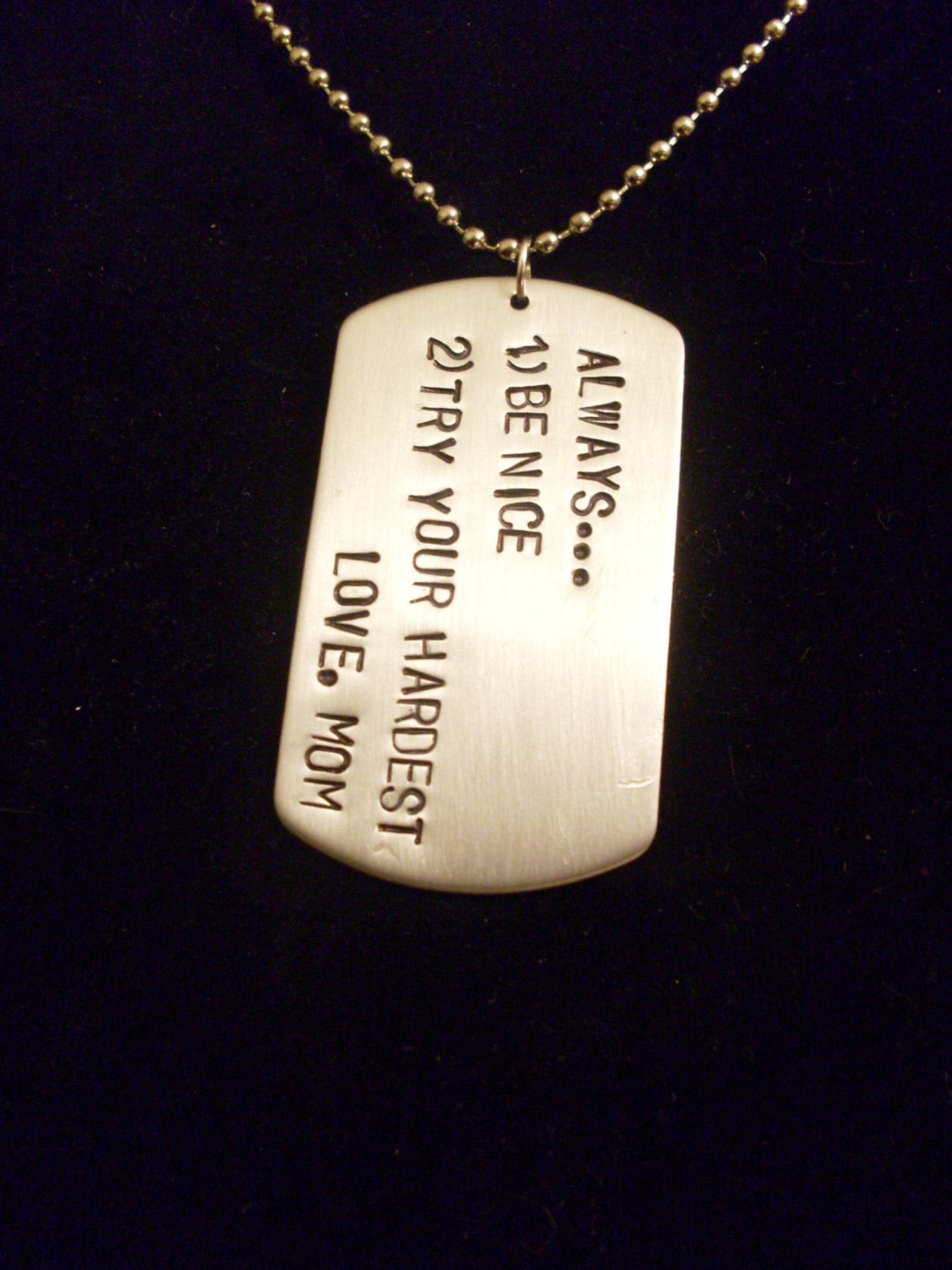 Mahnungen Von Mama Oder Papa Eine Eigene Nachricht Individuell Hand Gestempelt Dog Tag Halskette Mit Text Und Optionale Kette Ihrer Wahl von StefisLilJewelryShop