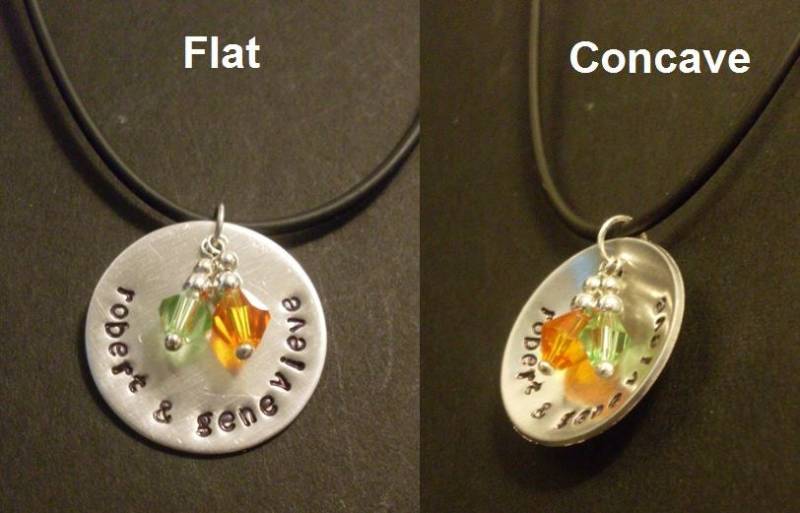 Paare Mutter Oma Personlized Hand Gestempelt Runde Aluminium-Halskette Mit Kristall Birthstones von StefisLilJewelryShop