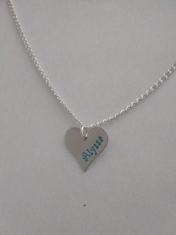 Personalisierte 3/4" Aluminium Herz Halskette Mit Namen - Wählen Sie Farbe Personalisierte Hand Gestempelt Custom von StefisLilJewelryShop