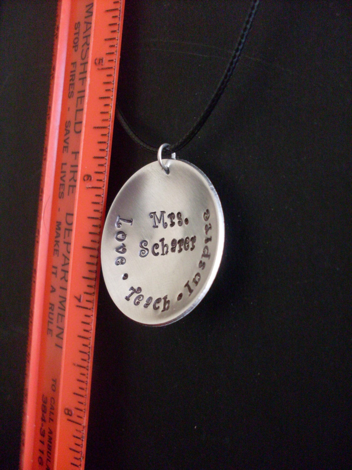 Personifizierte Liebe Lehren Inspirieren Lehrer Professor Instructor Namen Benutzerdefinierte Hand Gestempelt 1, 25" Aluminium Halskette von StefisLilJewelryShop