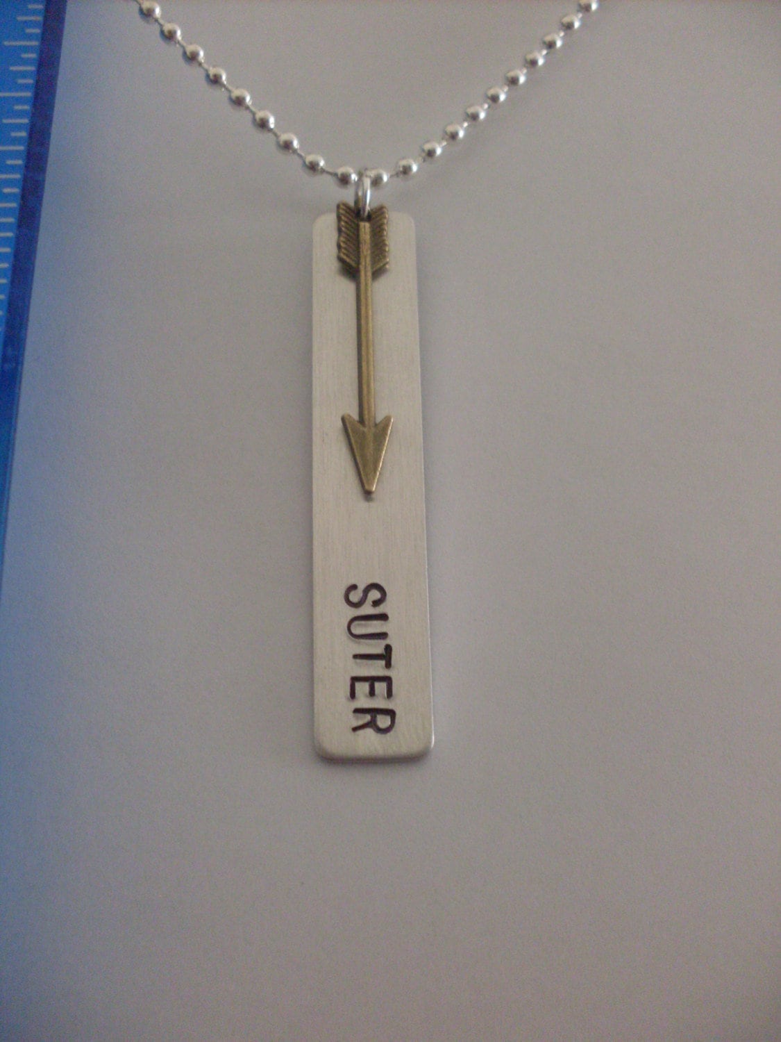 Pfeil, Jäger, Bogenschießen Personalisierte Handgemachte Hand Gestempelt Aluminium 2" Lange Tag Bronze Getönte Legierung Charme Auf Silber Ton von StefisLilJewelryShop