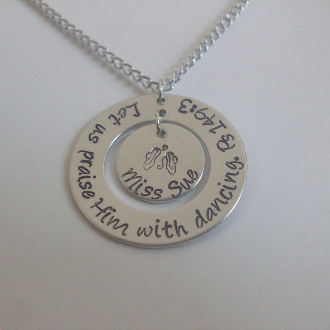 Tänzer Tanzlehrer "Laßt Uns Ihn Loben Mit Tanz Psalm 1493" Halskette Personalisiert Namen & Schuhe 1, 25" Aluminium Custom Ballett von StefisLilJewelryShop