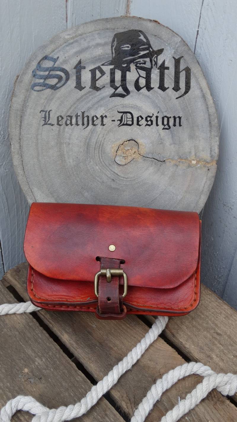 Gürteltasche Handgefärbtes Leder Für Unterwegs von StegathLeather