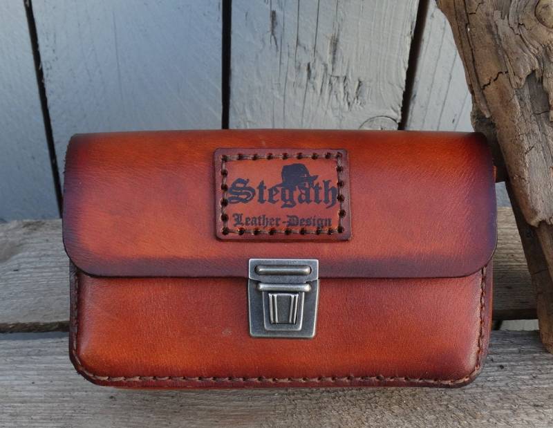 Gürteltasche Karamell Braun Leder Unikat Für Mann Und Frau Handgenäht von StegathLeather