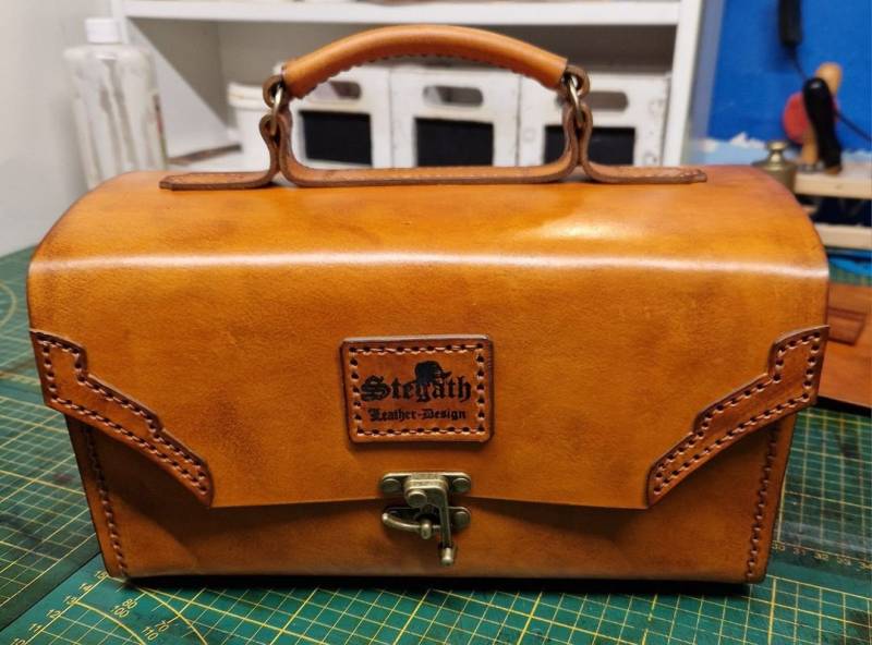 Koffer Bag Barberkoffer Tool Bag Werkzeugtasche Kamerakoffer , Friseurtasche Leder Leather Handgenäht von StegathLeather