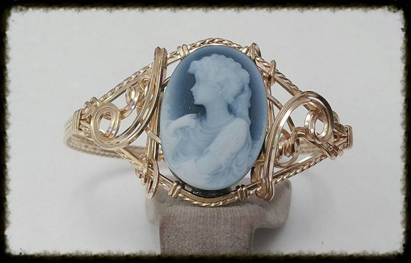 Laser Geschnittene Designer Cameo-Set in Gold Gefüllte Draht von SteinGemJewelry