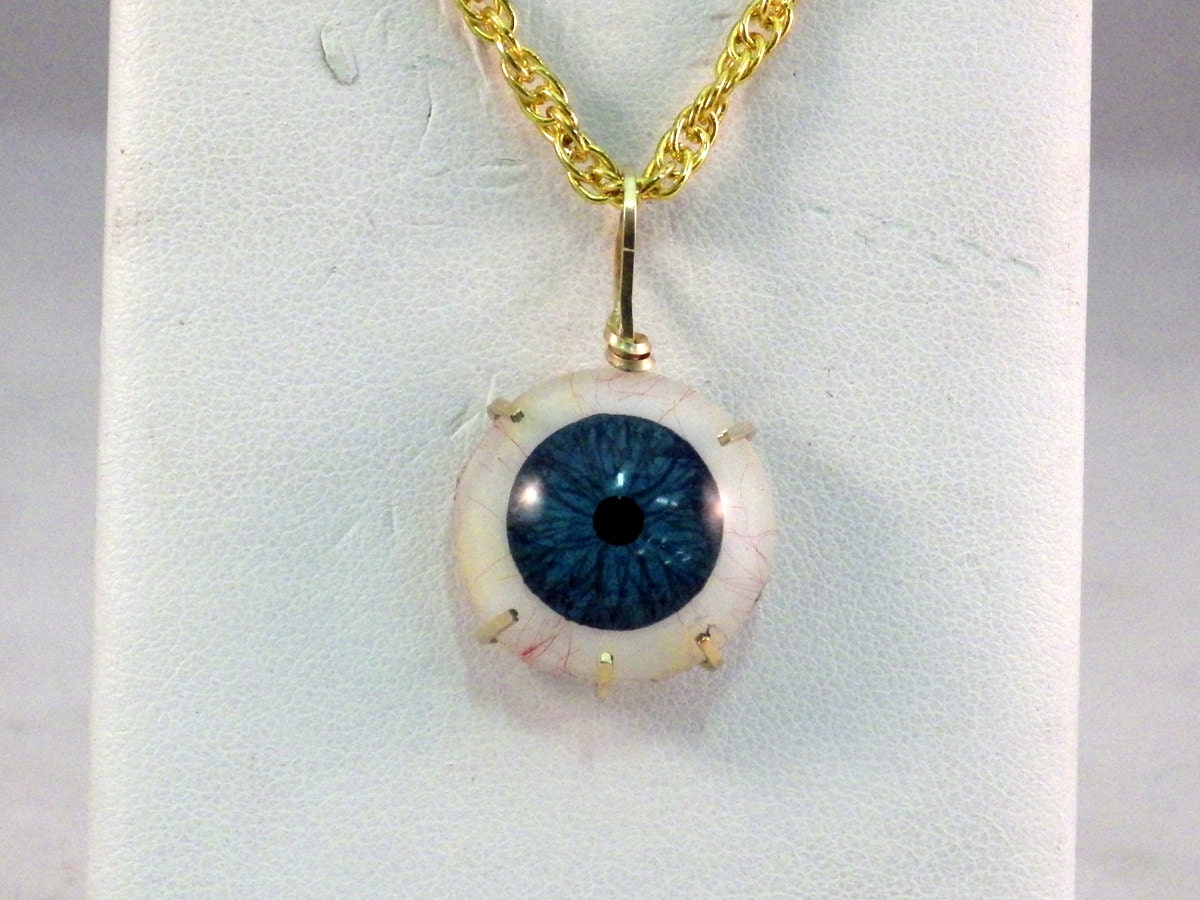 Menschliches Glasauge Anhänger von SteinGemJewelry