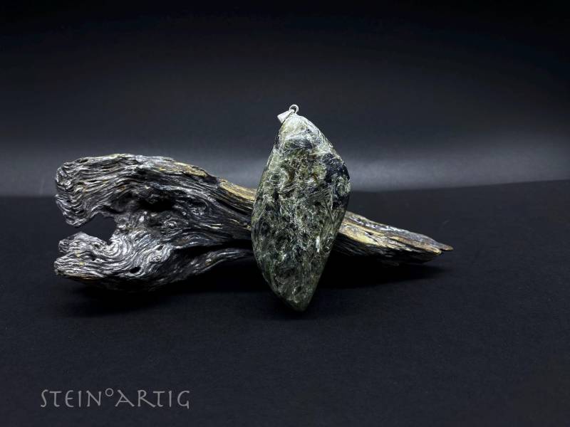 Edelstein Anhänger "Aktinolith' Schweiz, Rar Silber 925 von Steinartig