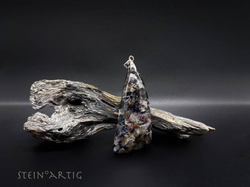 Edelstein Anhänger "Eudyalit', Silber 925 von Steinartig