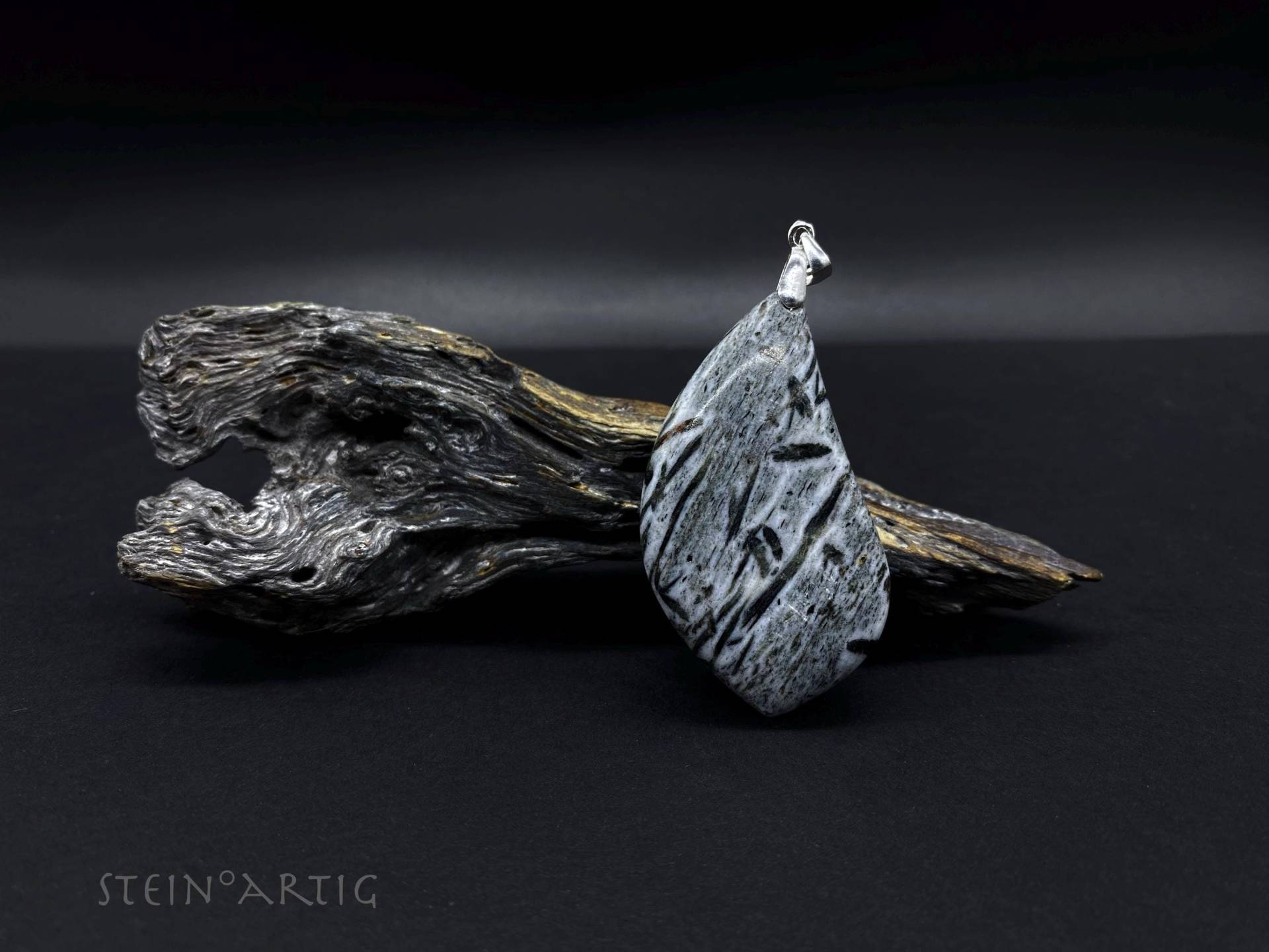 Edelstein Anhänger "Hornblende', Silber 925 von Steinartig