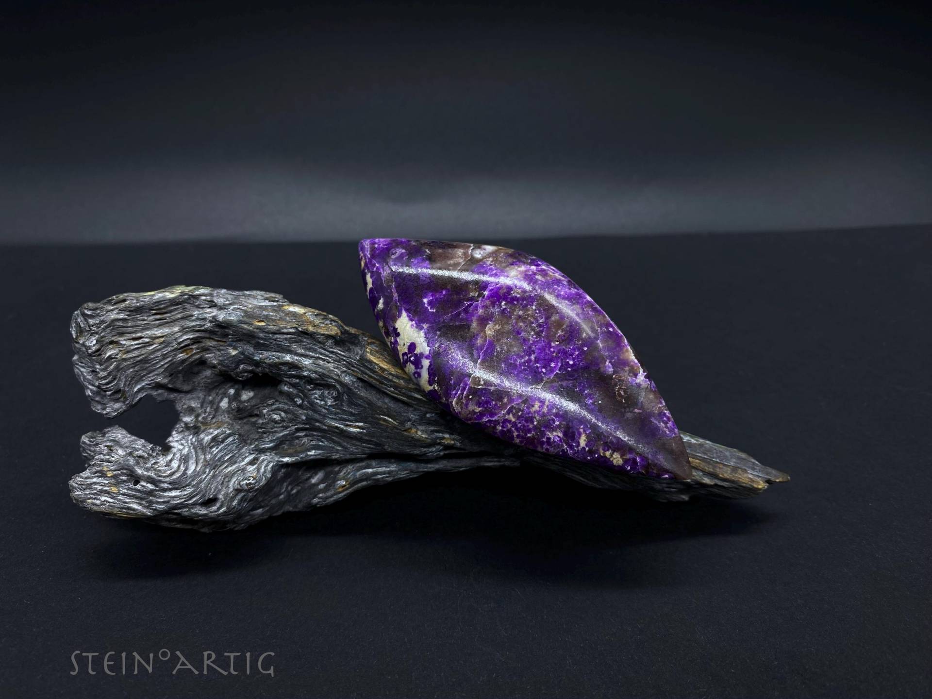 Edelstein Sugilith Rar, Handschmeichler von Steinartig