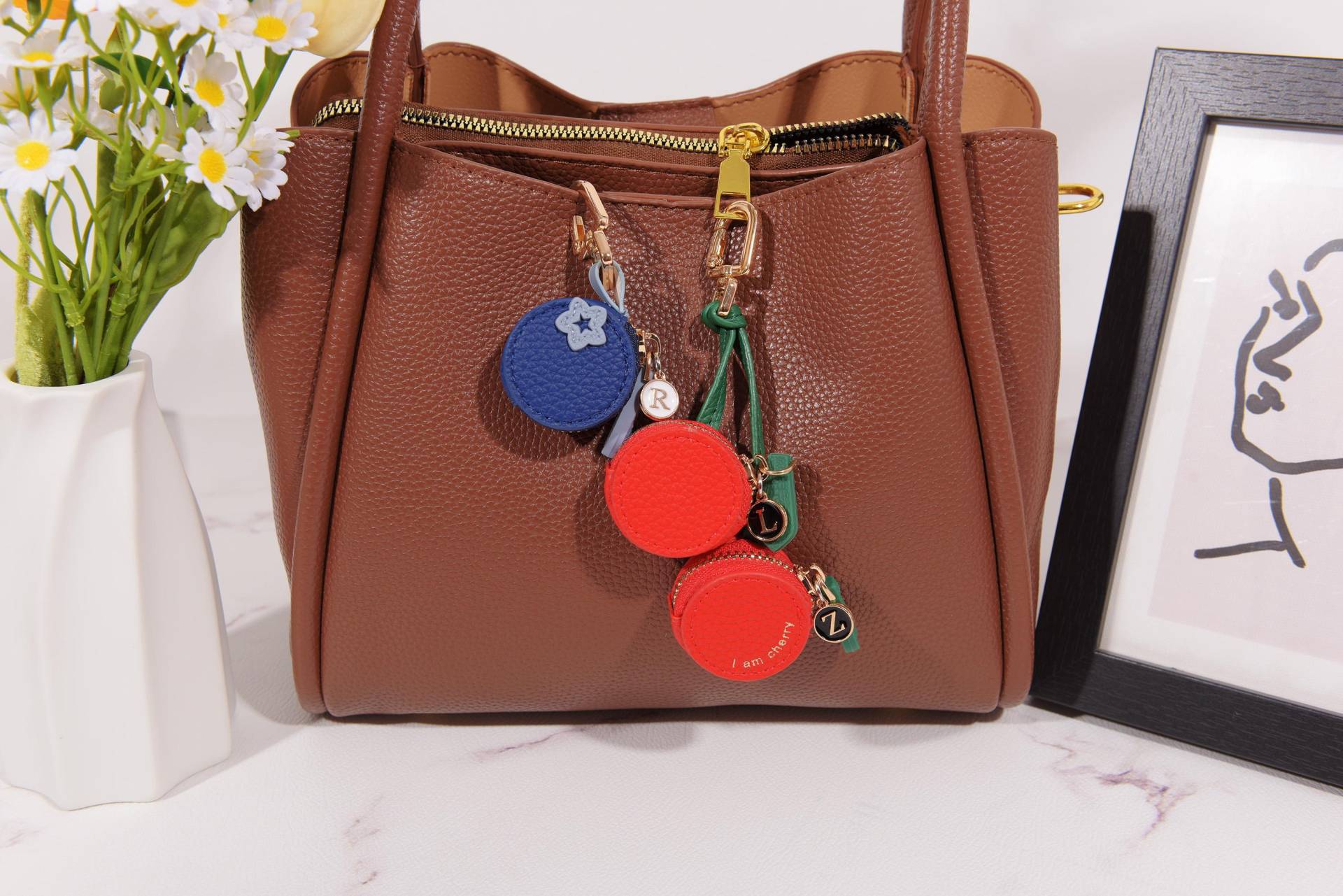 Benutzerdefinierte Initial Kirsche & Blaubeere Geldbörse Keychain, Pu-Leder Obst Taschenanhänger, Personalisierte Monogramm-Beutel von SteinerWaren