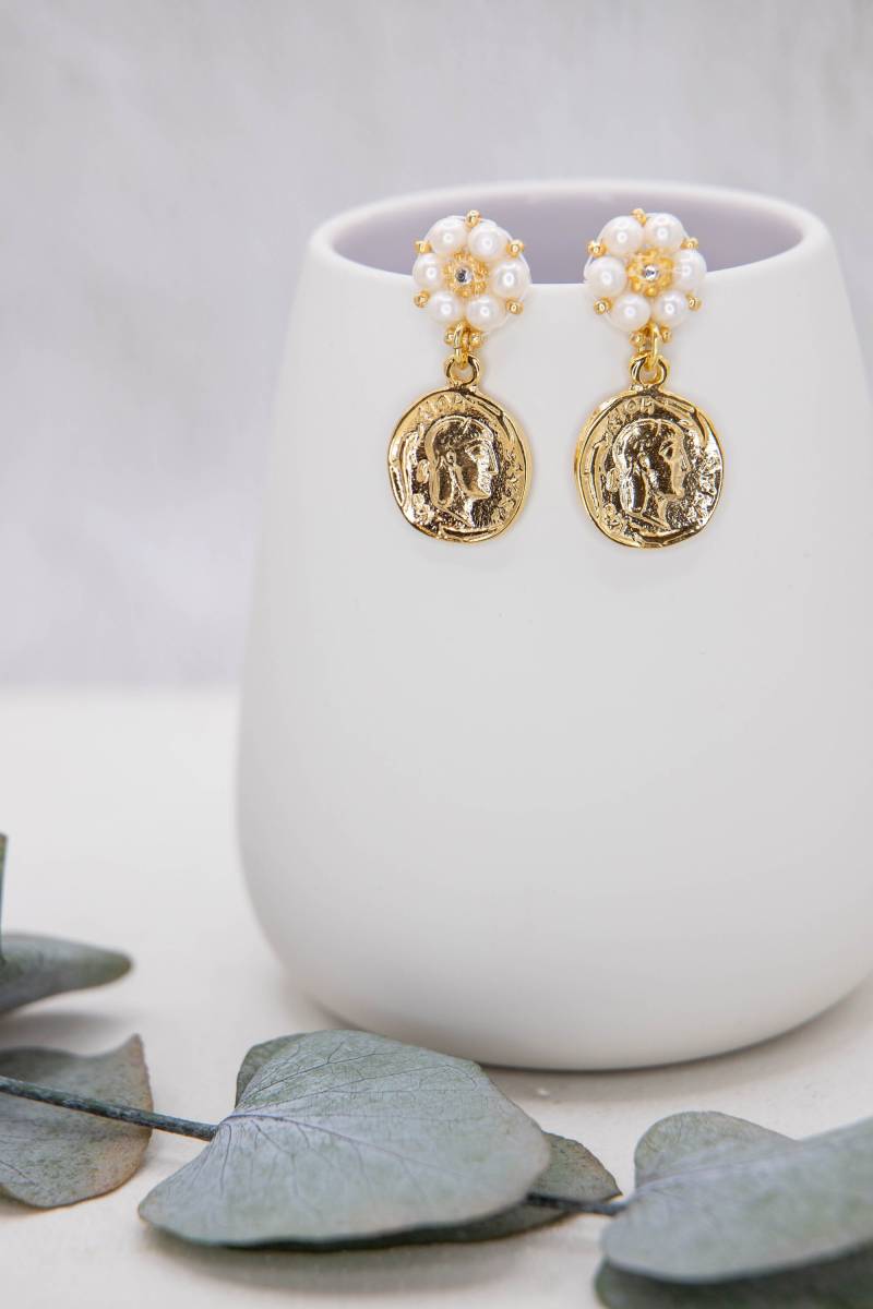 Handgemachte Perlenohrringe, Edelstahl Ohrstecker in Gold, Weiß, Unikat, Elegante Ohrringe, Süßwasserperlen, Sommerliche Ohrringe von SteinerlSchmuck