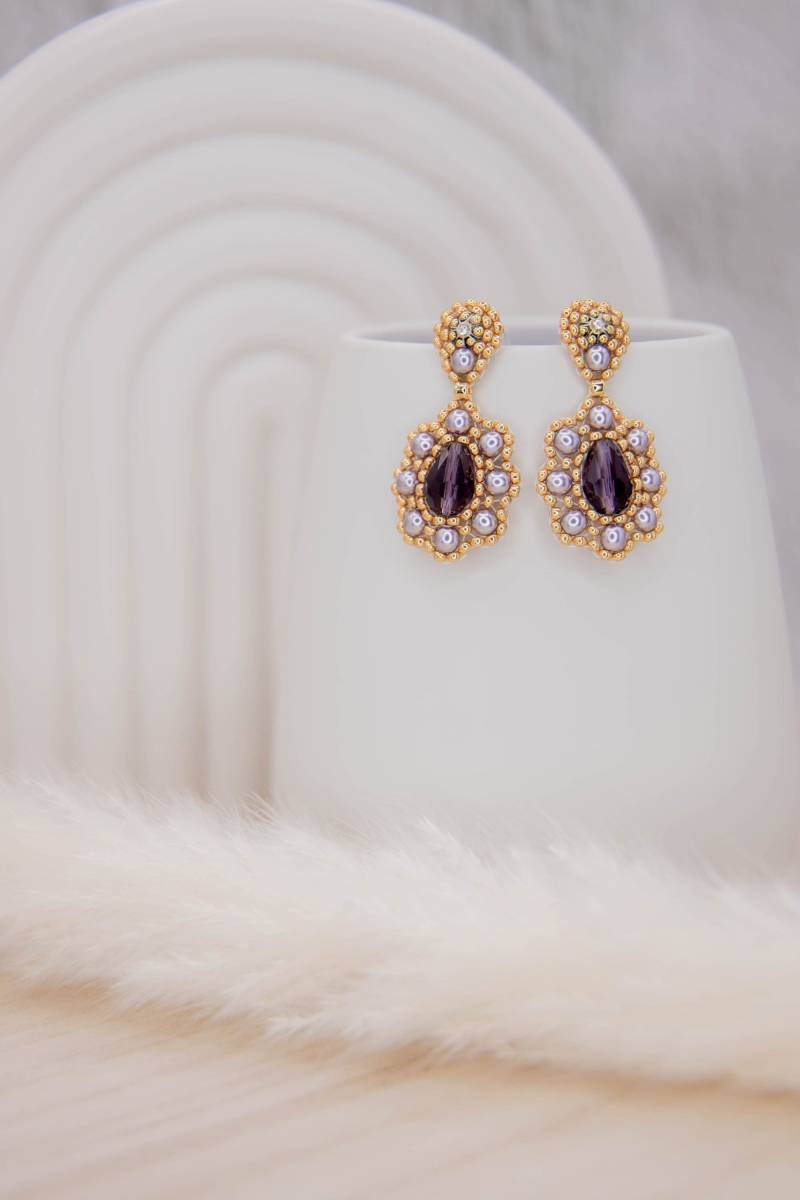 Perlenohrringe, Edelstahl Ohrstecker in Amethyst, Unikat, Elegante Ohrringe, Statement Boho Brautschmuck, Brickstitch von SteinerlSchmuck