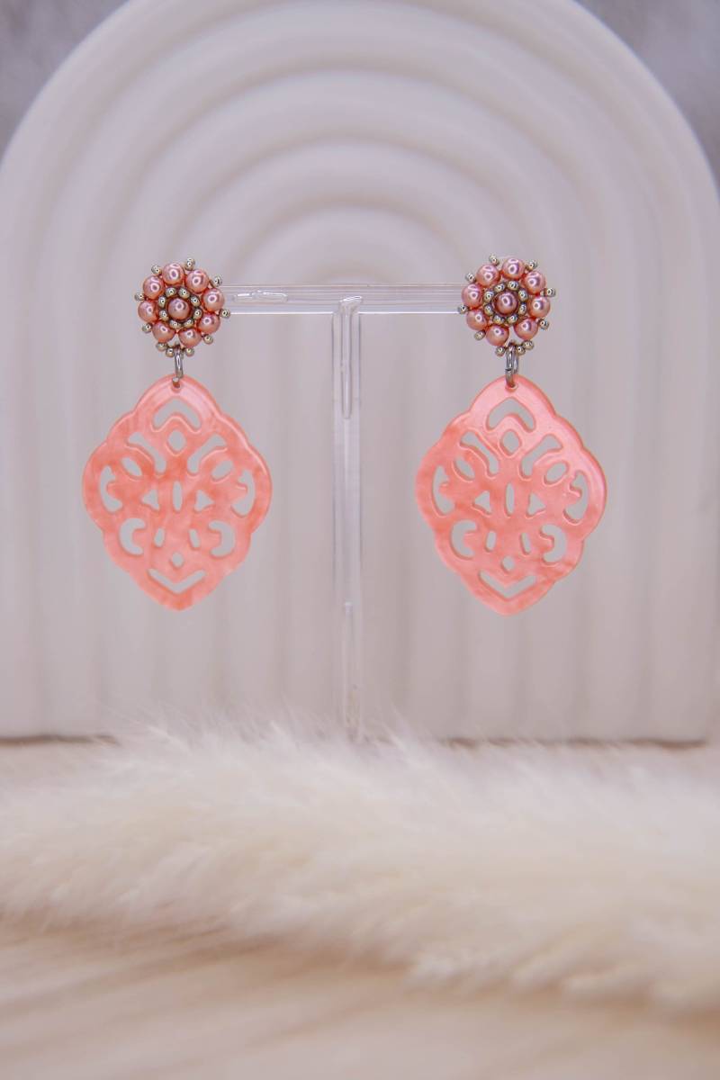 Perlenohrringe, Edelstahl Ohrstecker in Lachs, Silber, Unikat, Elegante Ohrringe, Statement Ornament Anhänger von SteinerlSchmuck