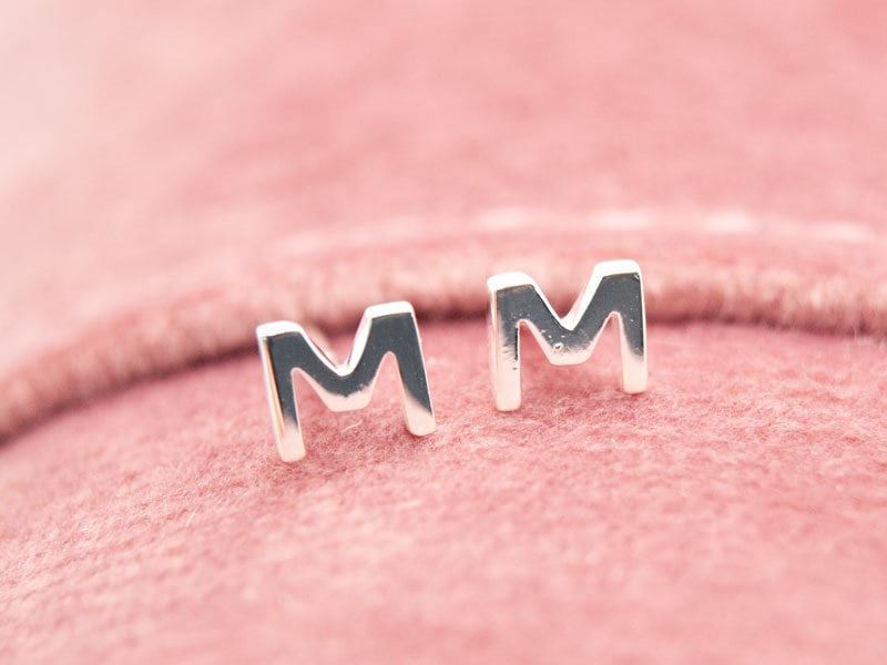 Buchstaben Ohrstecker in Echt 925 Silber Ca 5mm Geschenkidee Für Sie Und Ihn Buchstaben Ohrstecker in Echt 925 Silber Ca 5mm Geschenkidee Für Sie Und Ihn von SteineundmehrBeads