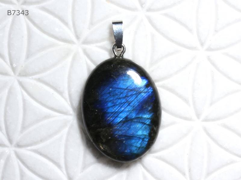 Blauer Labradorit-Anhänger | Cabochon Mit Schlaufe Aus 925 Silber Blauer Labradorit-Anhänger | Cabochon Mit Schlaufe Aus 925 Silber von SteinkraftShop