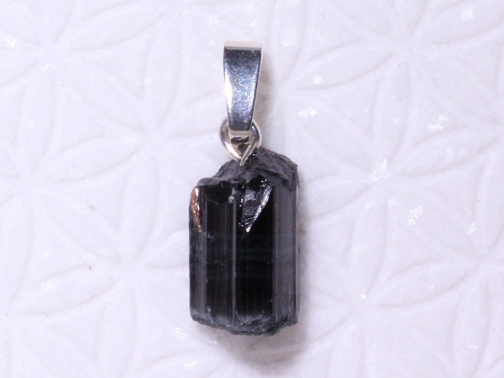 Blauer Turmalin-Anhänger | Indigolith-Kristall Mit Schlaufe Aus 925 Silber B5838 Blauer Turmalin-Anhänger | Indigolith-Kristall Mit Schlaufe Aus 925 Silber B5838 von SteinkraftShop