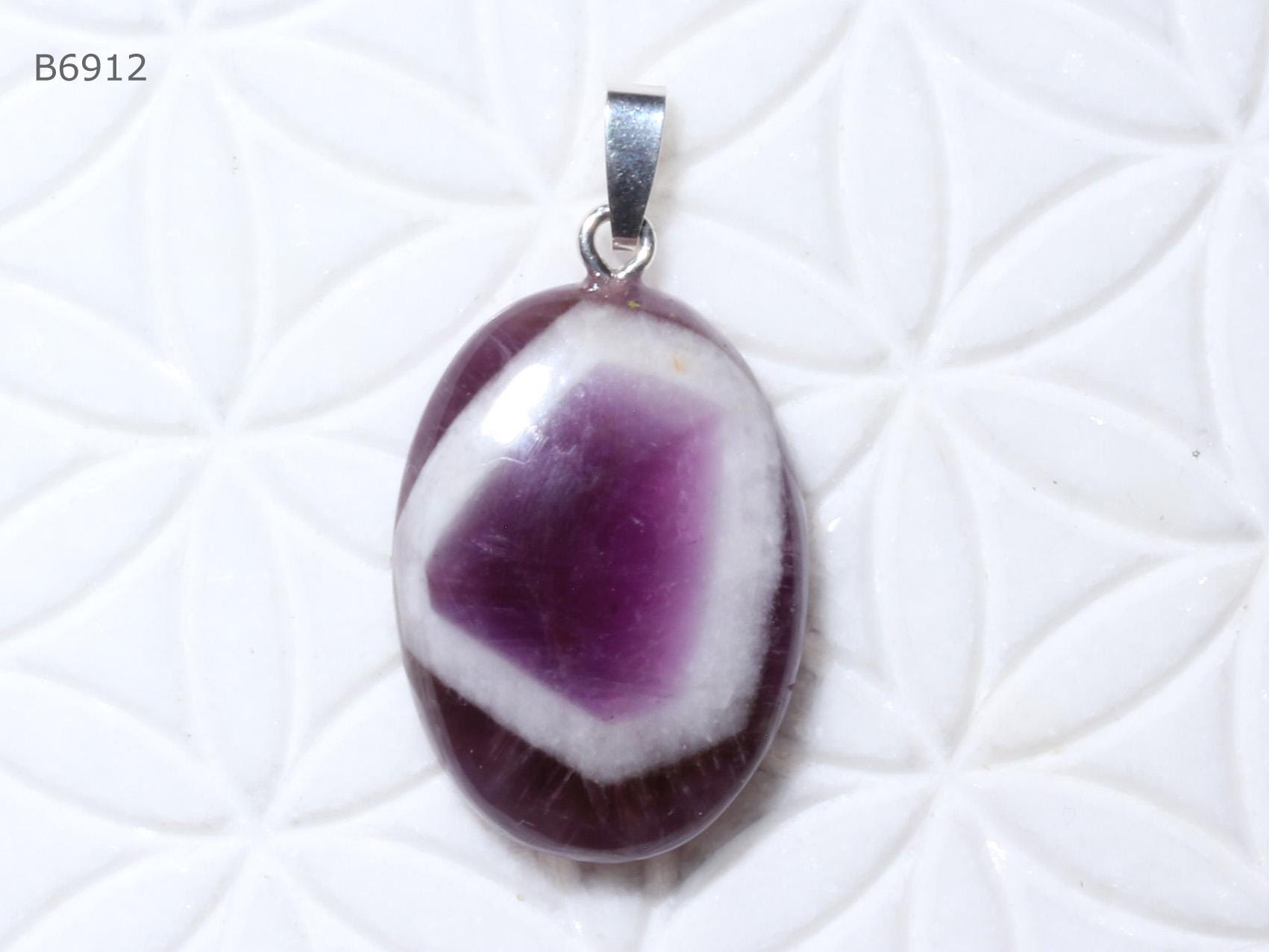 Chevron-Amethyst-Anhänger | Cabochon Mit Schlaufe Aus 925 Silber Chevron-Amethyst-Anhänger | Cabochon Mit Schlaufe Aus 925 Silber von SteinkraftShop
