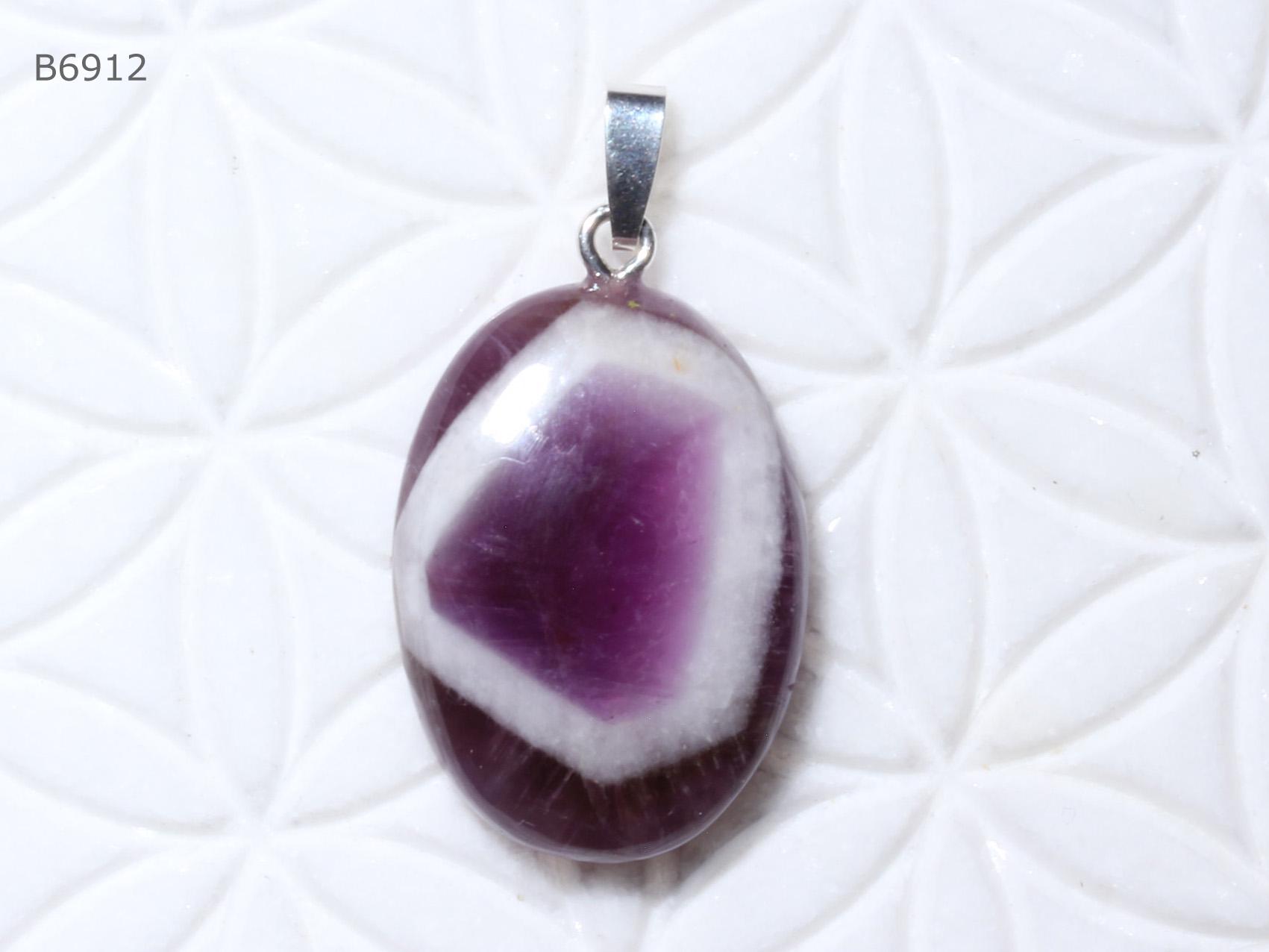 Chevron-Amethyst-Anhänger | Cabochon Mit Schlaufe Aus 925 Silber Chevron-Amethyst-Anhänger | Cabochon Mit Schlaufe Aus 925 Silber von SteinkraftShop