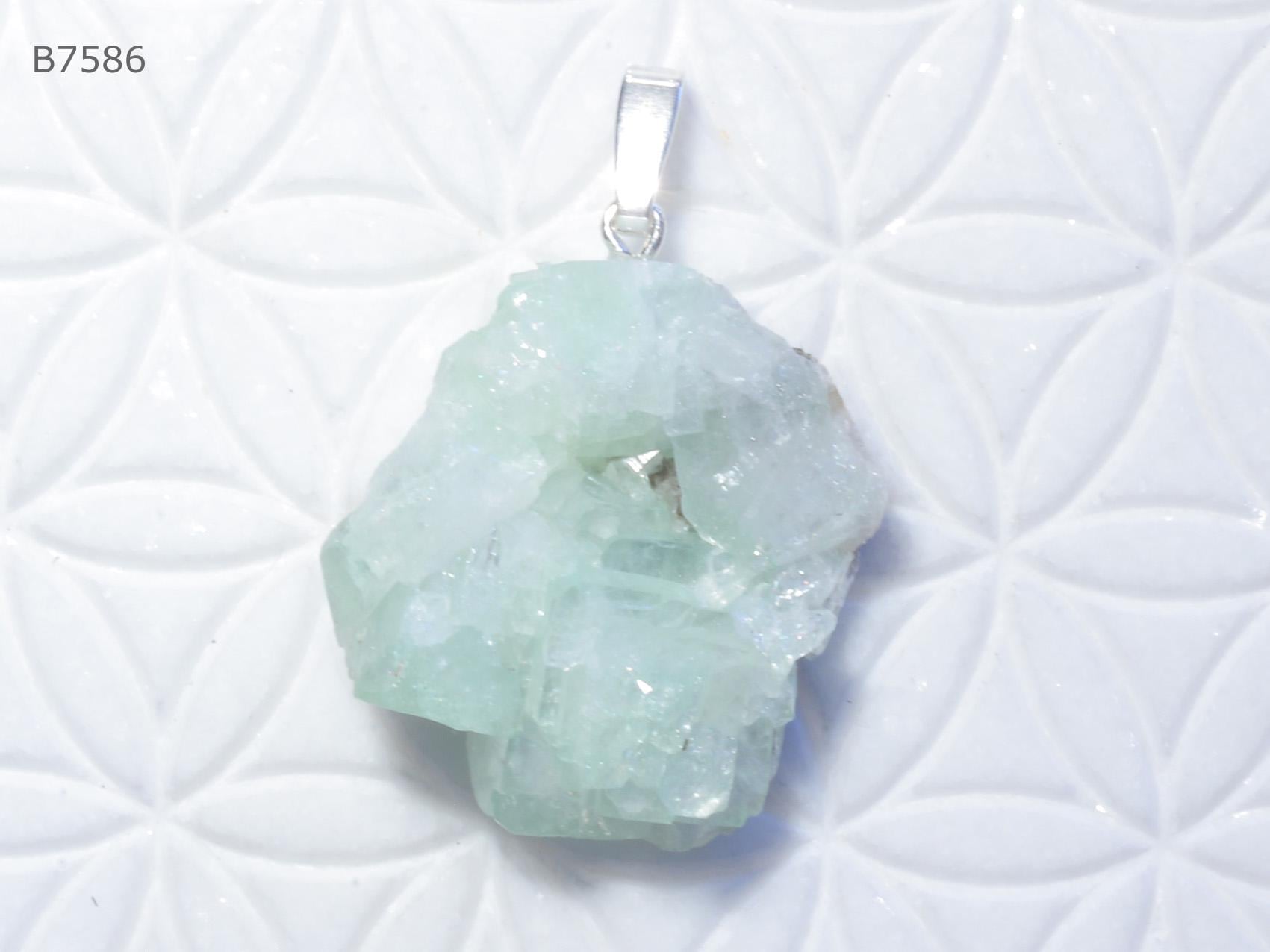 Grüner Apophyllit-Anhänger | Kristallstüfchen Mit Schlaufe Aus 925 Silber von SteinkraftShop