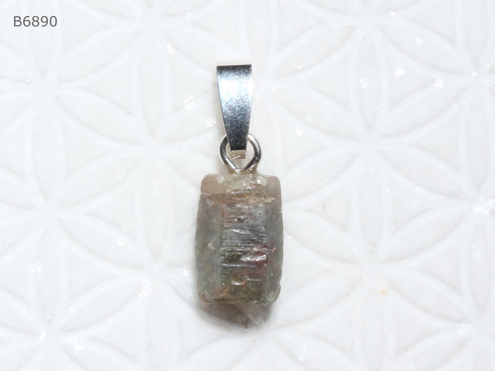Grüner Saphir-Anhänger | Kristall Mit Schlaufe Aus 925 Silber Grüner Saphir-Anhänger | Kristall Mit Schlaufe Aus 925 Silber von SteinkraftShop