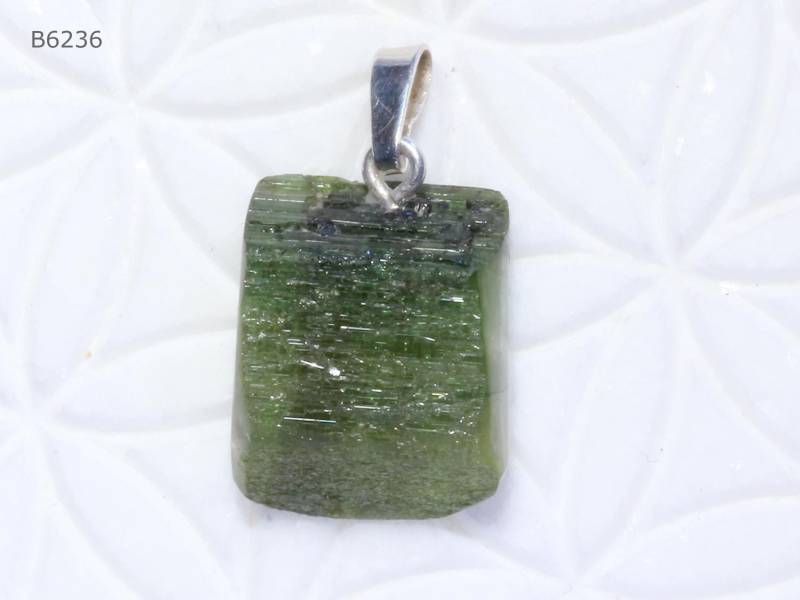 Grüner Turmalin-Anhänger | Verdelith Mit Schlaufe Aus 925 Silber Kristallstück von SteinkraftShop