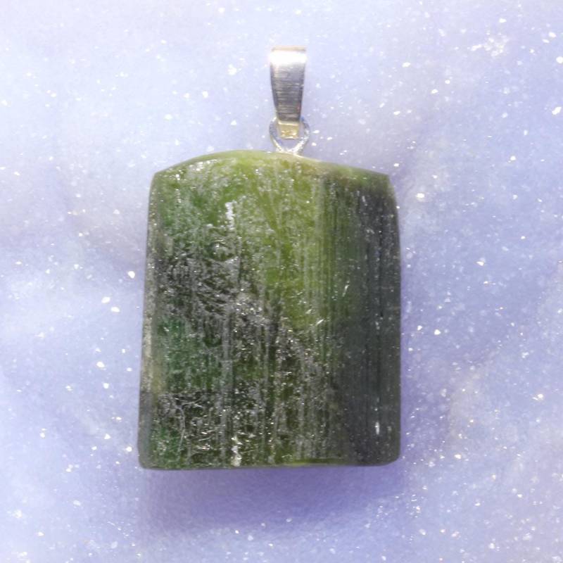 Grüner Turmalin-Anhänger | Verdelith Mit Schlaufe Aus 925 Silber Grüner Turmalin-Anhänger | Verdelith Mit Schlaufe Aus 925 Silber von SteinkraftShop