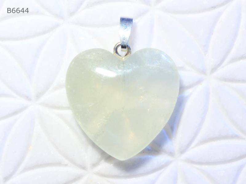Prehnit-Anhänger | Herz Mit Schlaufe Aus 925 Silber Prehnit-Anhänger | Herz Mit Schlaufe Aus 925 Silber von SteinkraftShop
