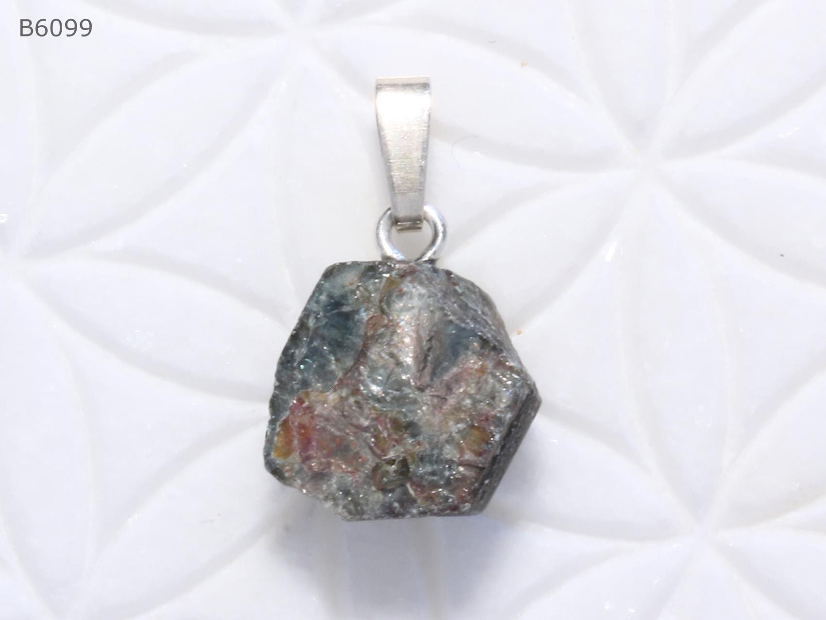 Saphir-Anhänger | Kristall Mit Schlaufe Aus 925 Silber Saphir-Anhänger | Kristall Mit Schlaufe Aus 925 Silber von SteinkraftShop