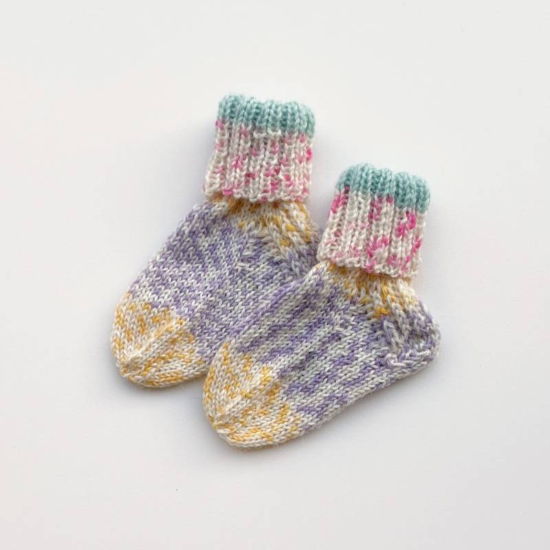 Handgestrickte Babysocken Größe 3-6 Monate von Steinwaldstrick