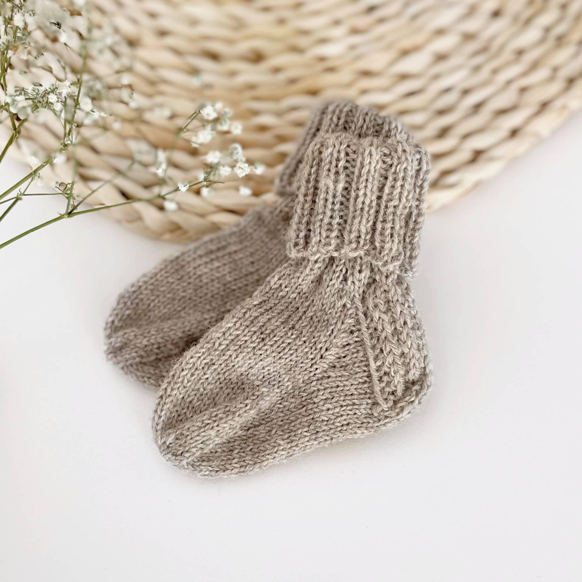 Handgestrickte Babysocken Ohne Muster - Stricksöckchen in Der Farbe "Hellbraun Melange" Verschiedenen Größen Ab 8, 90Eur von Steinwaldstrick