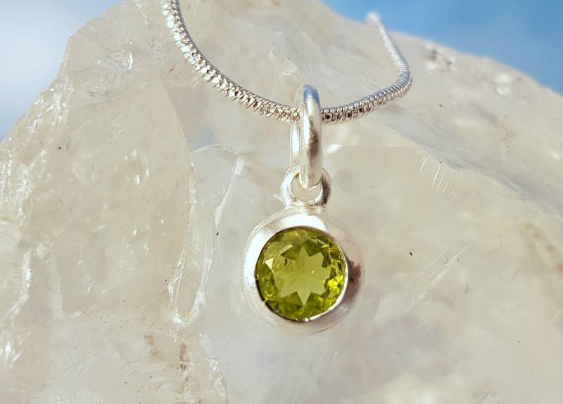 Anhänger Peridot Facettiert in Glänzendem Sterling Silber von SteinzauberShop