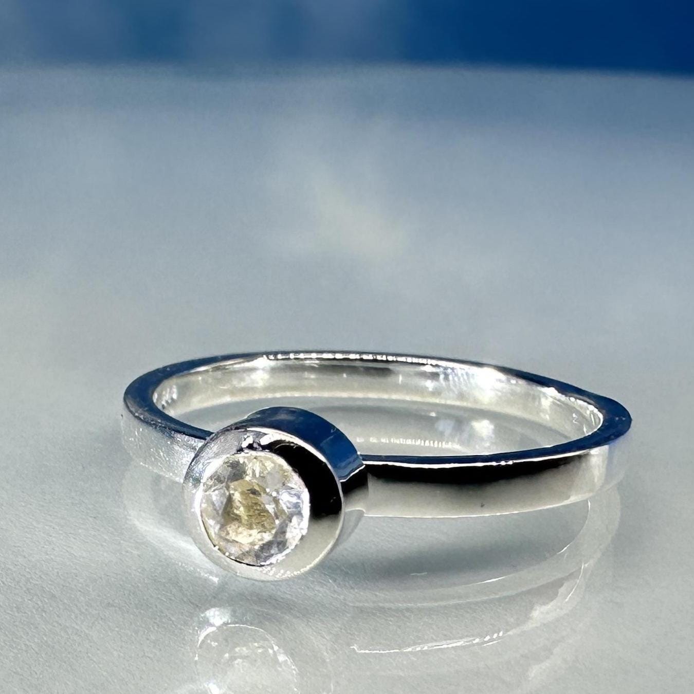 Ring Bergkristall 925 Silber Stapelring Geburtssteinring April von SteinzauberShop