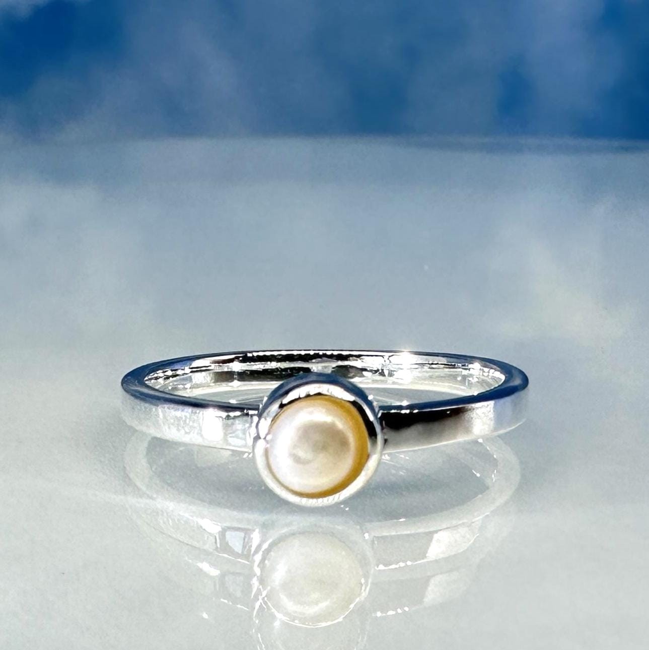 Ring Echte Perle 925 Silber Zierlicher Stapelring 6mm von SteinzauberShop