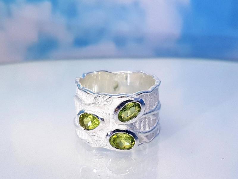 Ring Peridot Facettiert Baumdesign Sterling Silber von SteinzauberShop