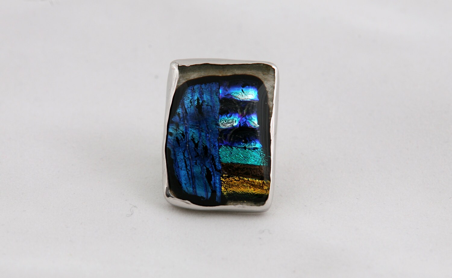 Handgefertigter Silber 0.925 Ring Mit Dichroic Glas Handgefertigter Silber 0.925 Ring Mit Dichroic Glas von SteliosJewelleryArt